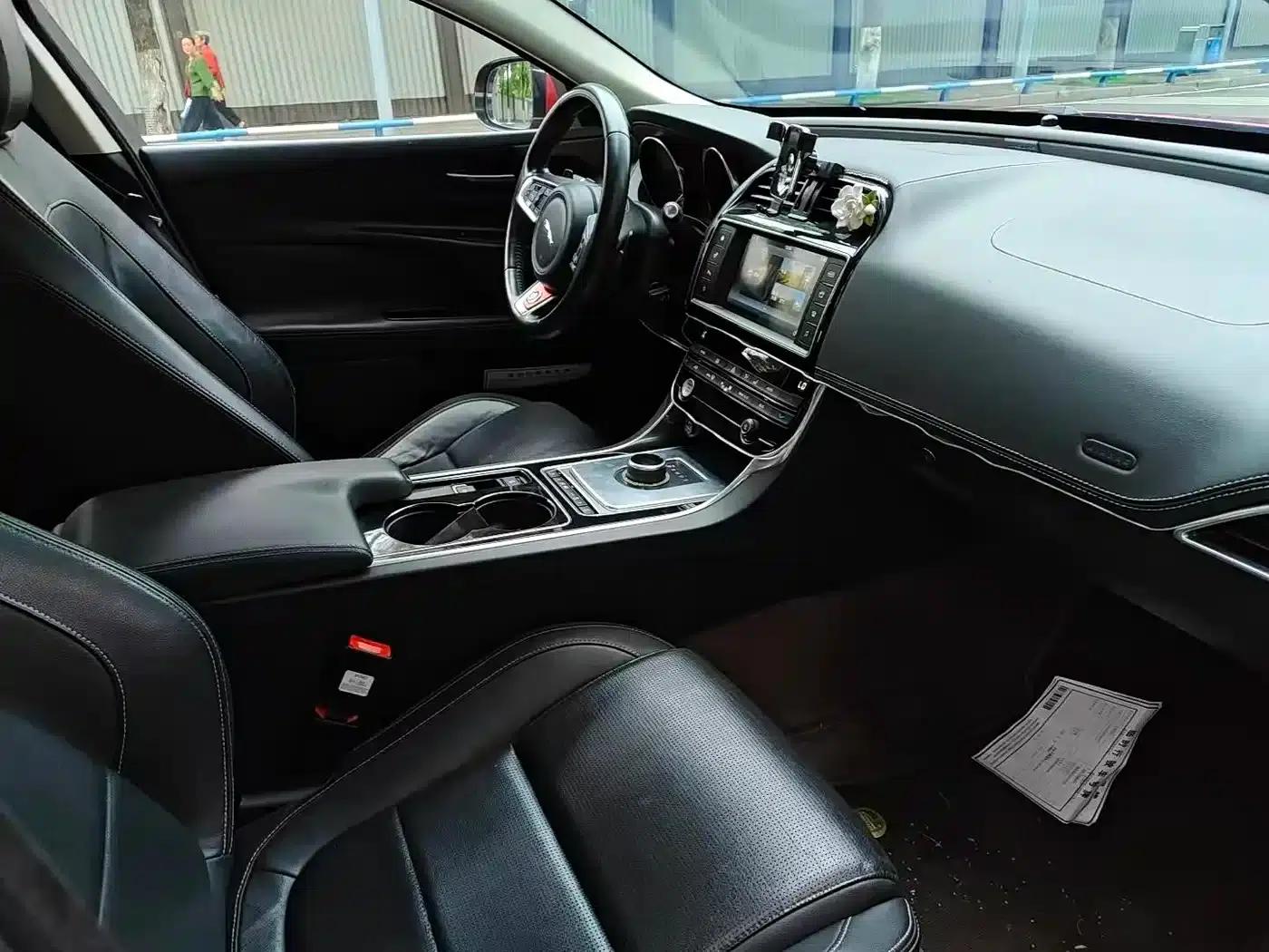 Jaguar XE 2015 2.0T 200PS R-Sport — миниатюра 4