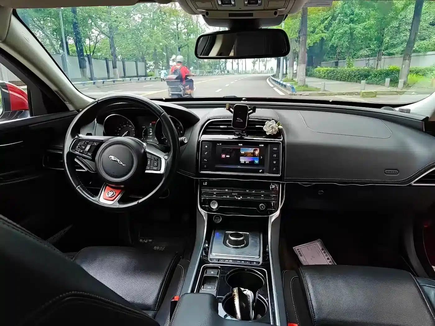 Jaguar XE 2015 2.0T 200PS R-Sport — миниатюра 5