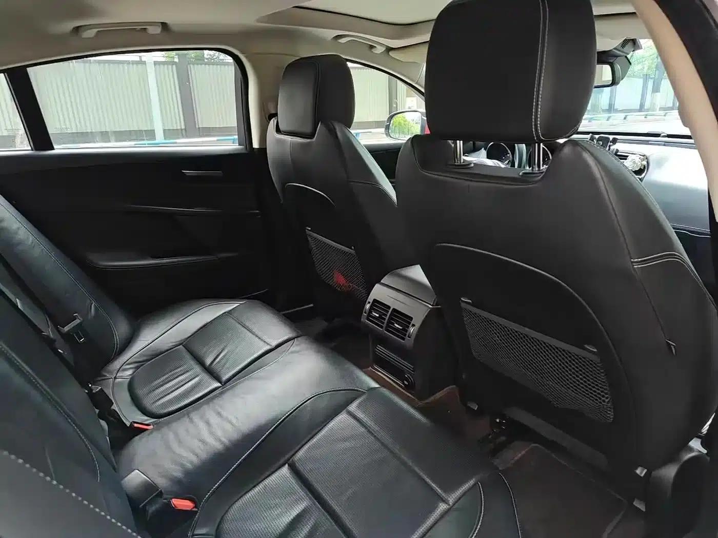 Jaguar XE 2015 2.0T 200PS R-Sport — миниатюра 6