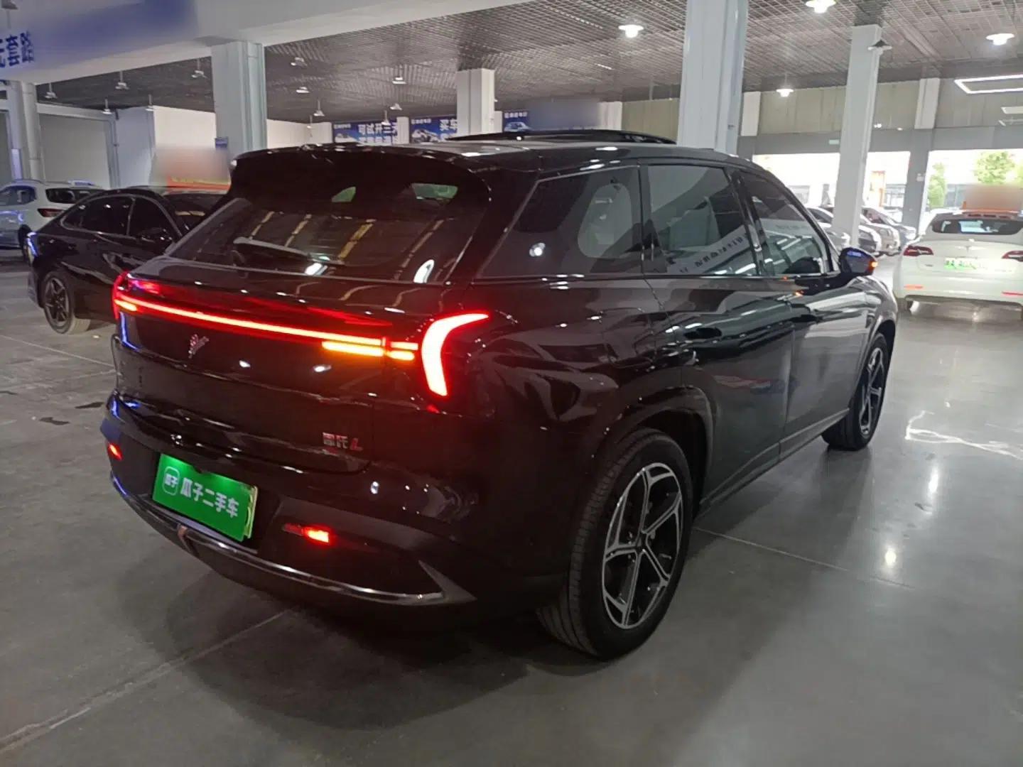 NETA L 2024 Extended-Range 310 Flash-Charge Red Edition — миниатюра 6