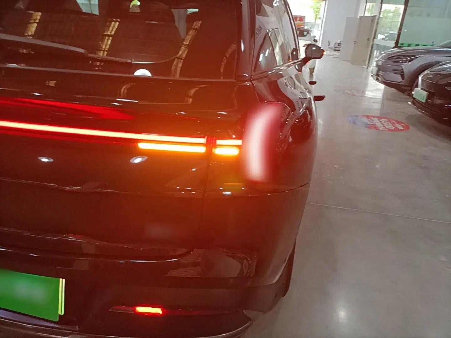 NETA L 2024 Extended-Range 310 Flash-Charge Red Edition — миниатюра 9