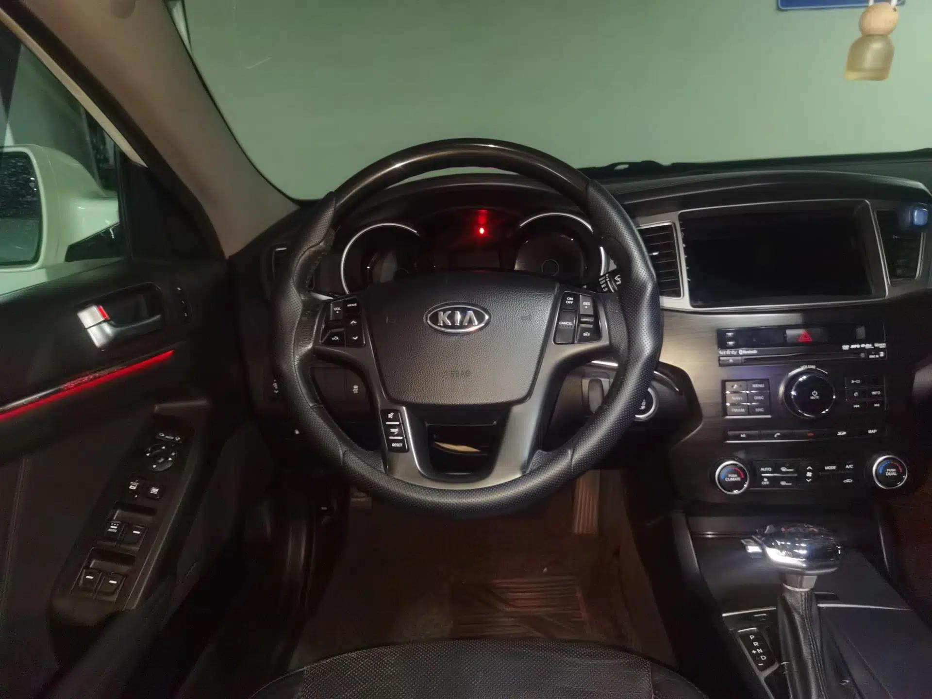Kia Cadenza 2012 2.4L Elite Edition — миниатюра 10