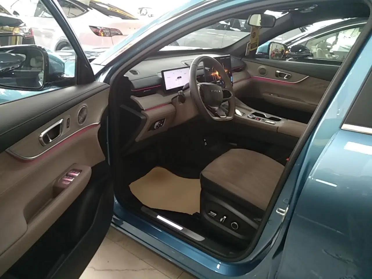 Chery Tiggo 8 PLUS C-DM 2025 1.5T 116 km Prestige Version 5 Seats — миниатюра 18