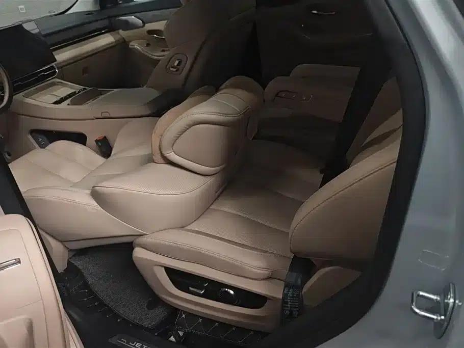 Jetour Mountain & Sea L9 2025 1.5TD 2DHT Flagship Edition 6-seater — миниатюра 11