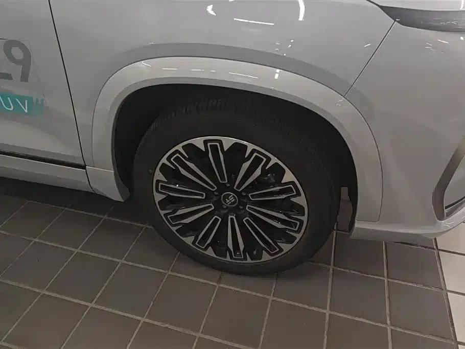 Jetour Mountain & Sea L9 2025 1.5TD 2DHT Flagship Edition 6-seater — миниатюра 6