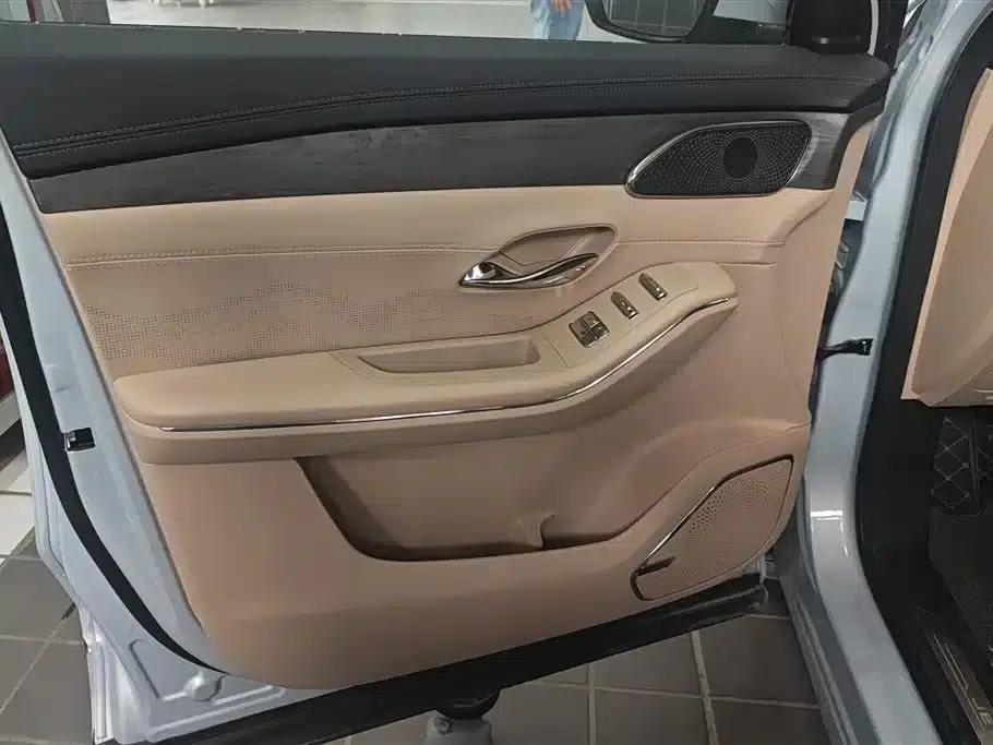Jetour Mountain & Sea L9 2025 1.5TD 2DHT Flagship Edition 6-seater — миниатюра 7