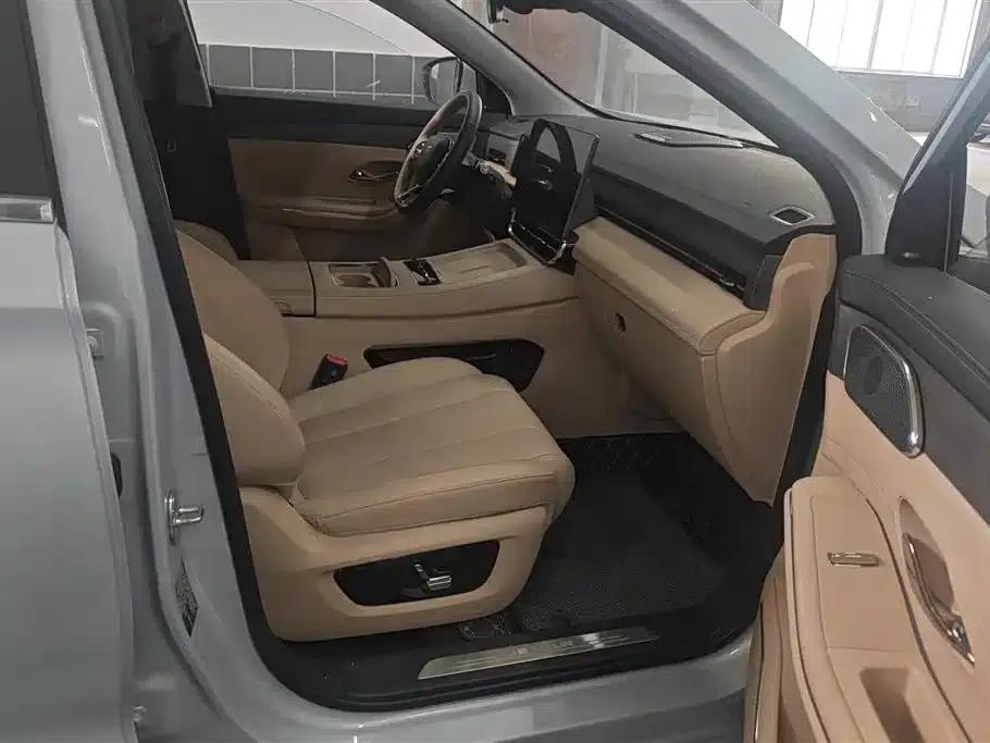 Jetour Mountain & Sea L9 2025 1.5TD 2DHT Flagship Edition 6-seater — миниатюра 8