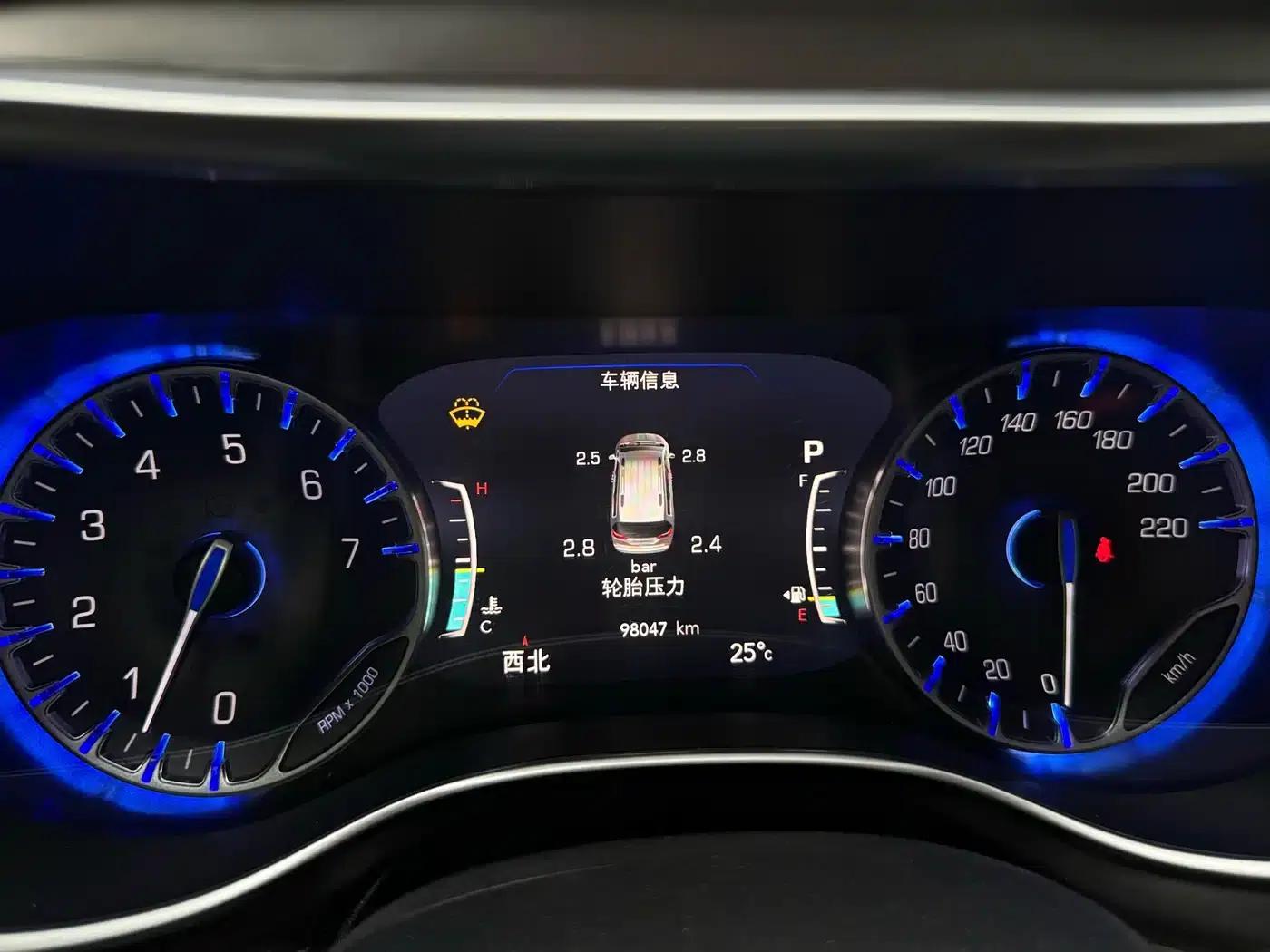 2017 Imported Grand Voyager 3.6L Premium Edition — миниатюра 14