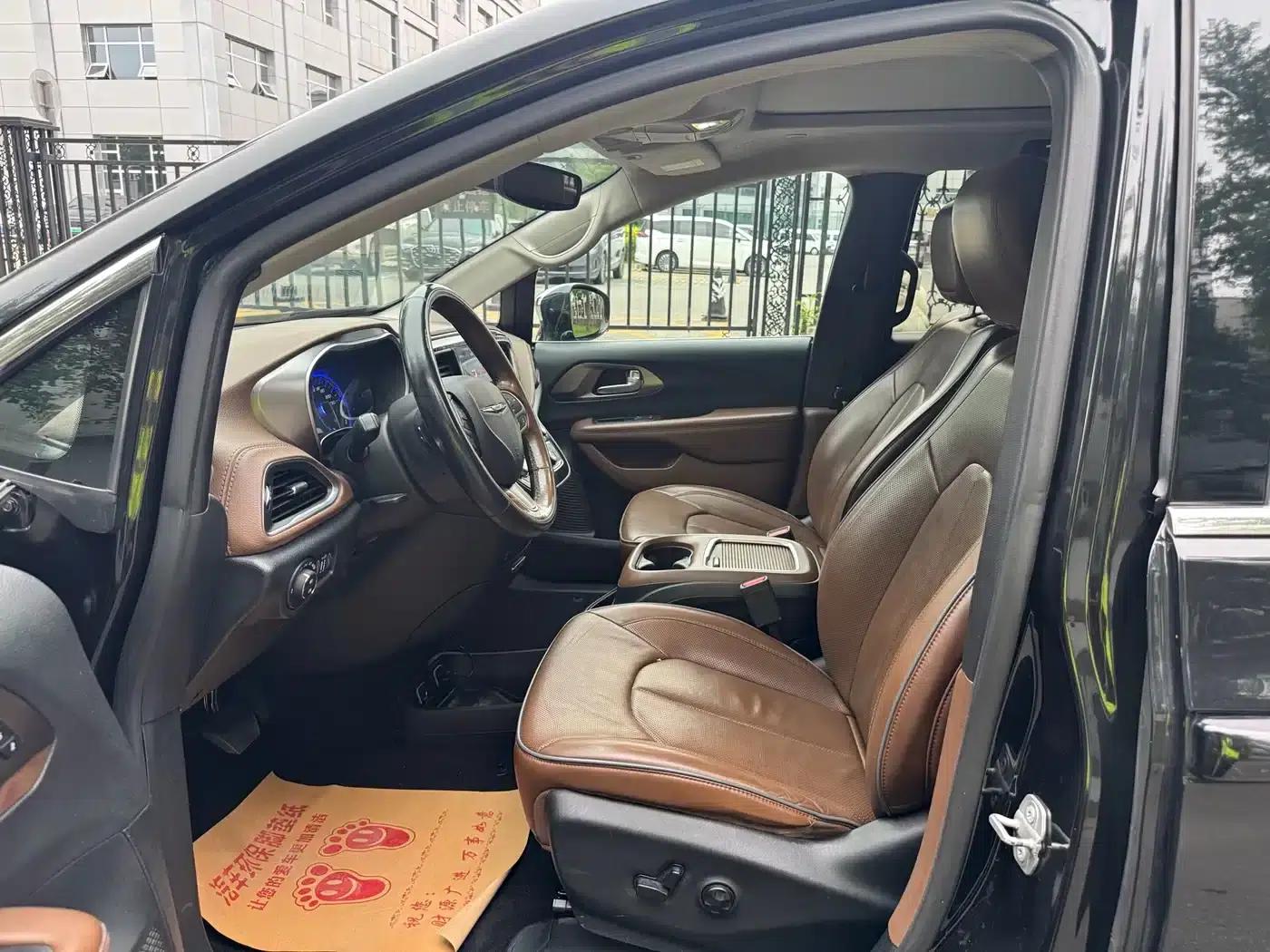 2017 Imported Grand Voyager 3.6L Premium Edition — миниатюра 15