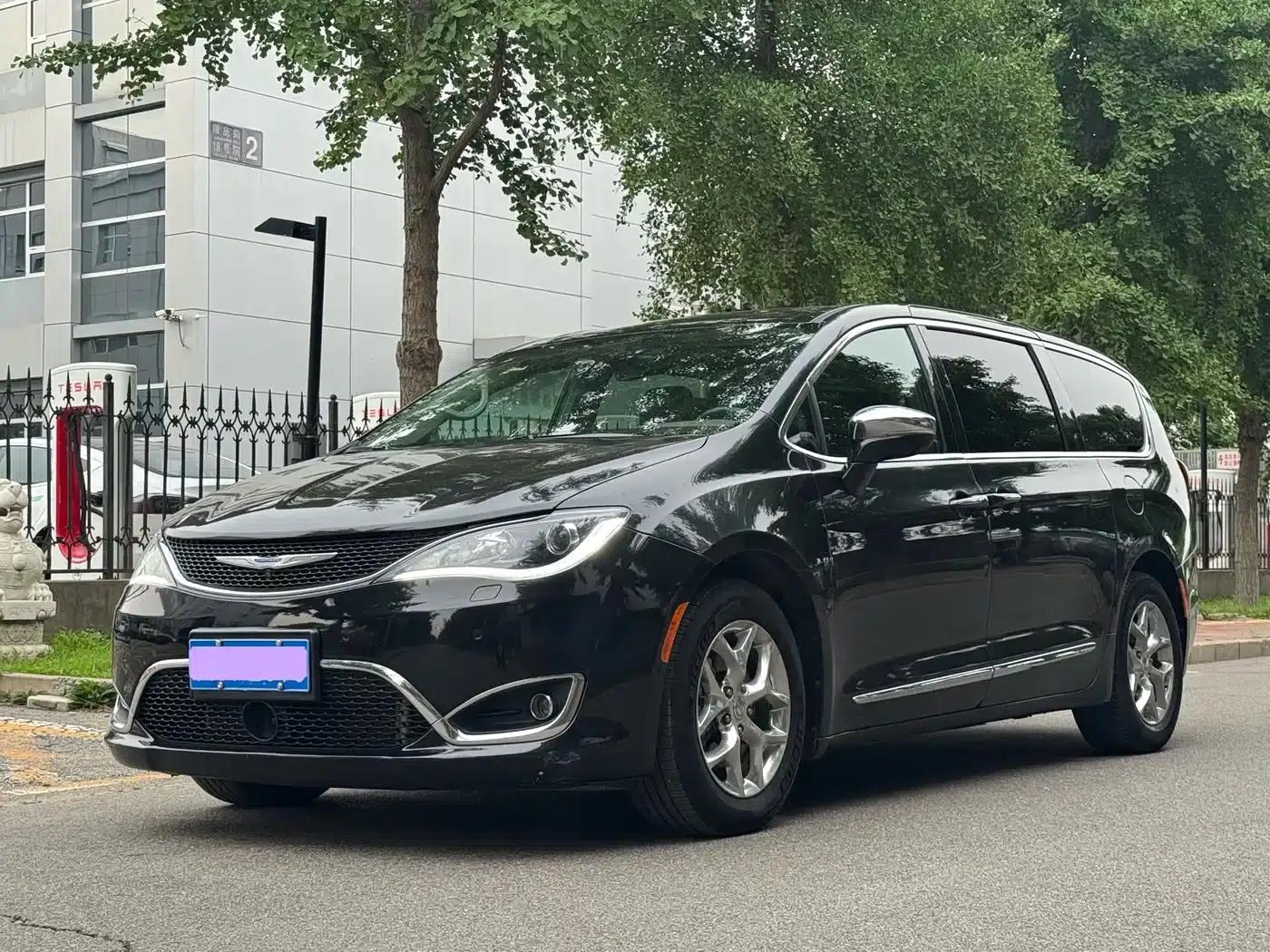 2017 Imported Grand Voyager 3.6L Premium Edition — миниатюра 3