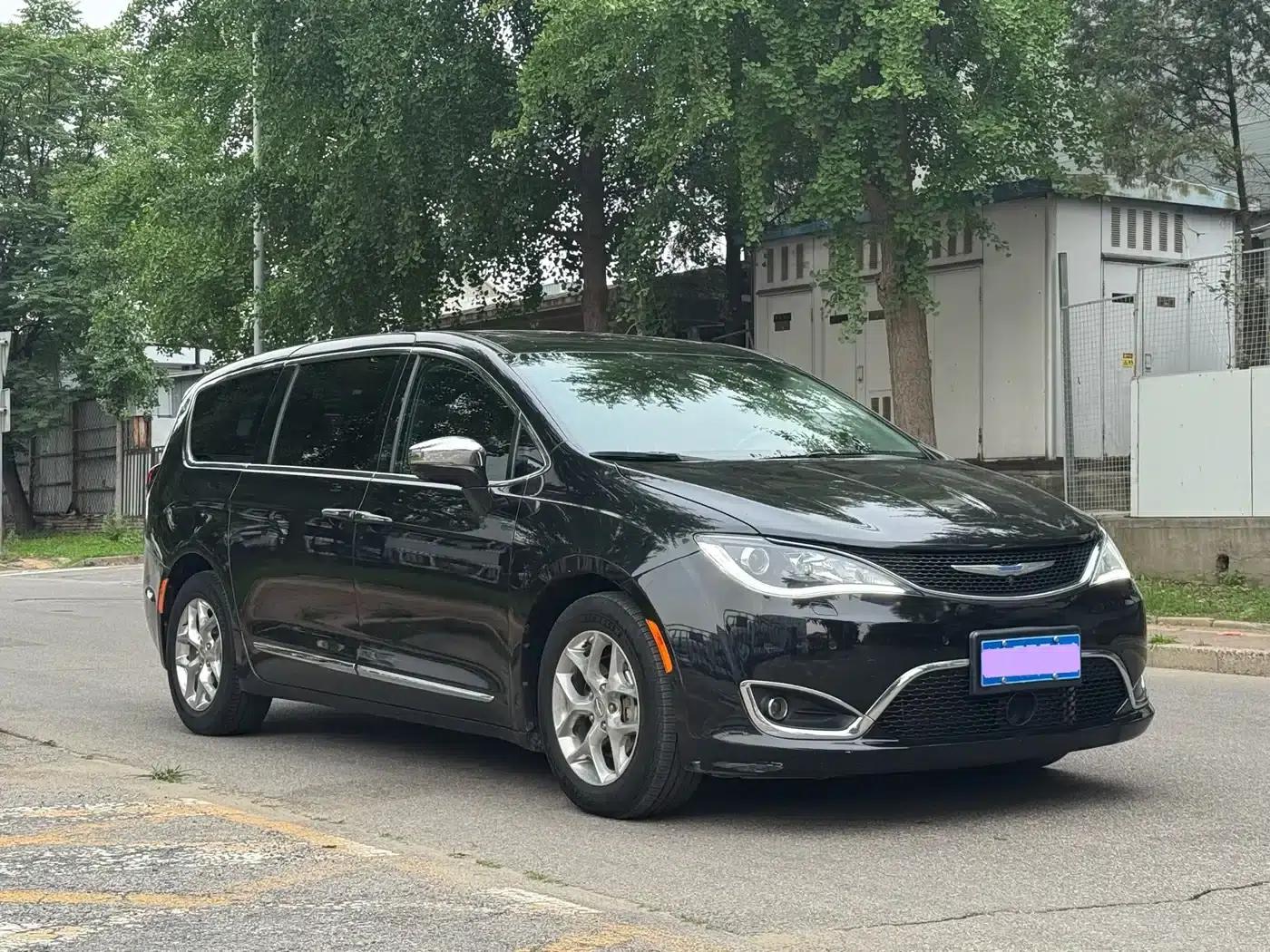 2017 Imported Grand Voyager 3.6L Premium Edition — миниатюра 4