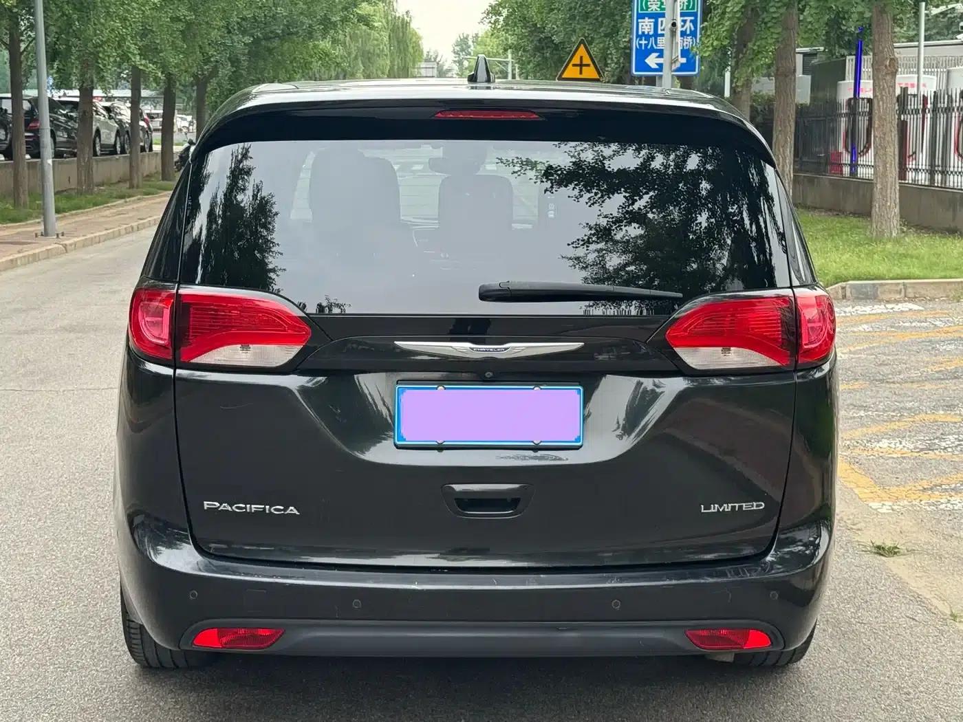 2017 Imported Grand Voyager 3.6L Premium Edition — миниатюра 5