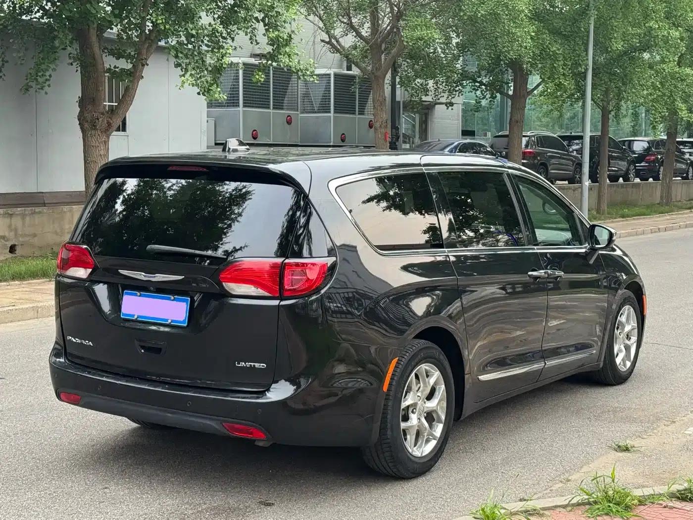 2017 Imported Grand Voyager 3.6L Premium Edition — миниатюра 6