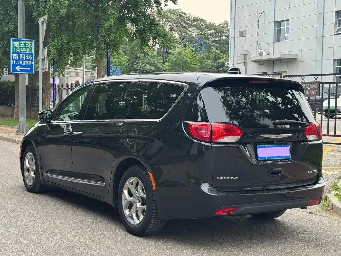 2017 Imported Grand Voyager 3.6L Premium Edition — миниатюра 7