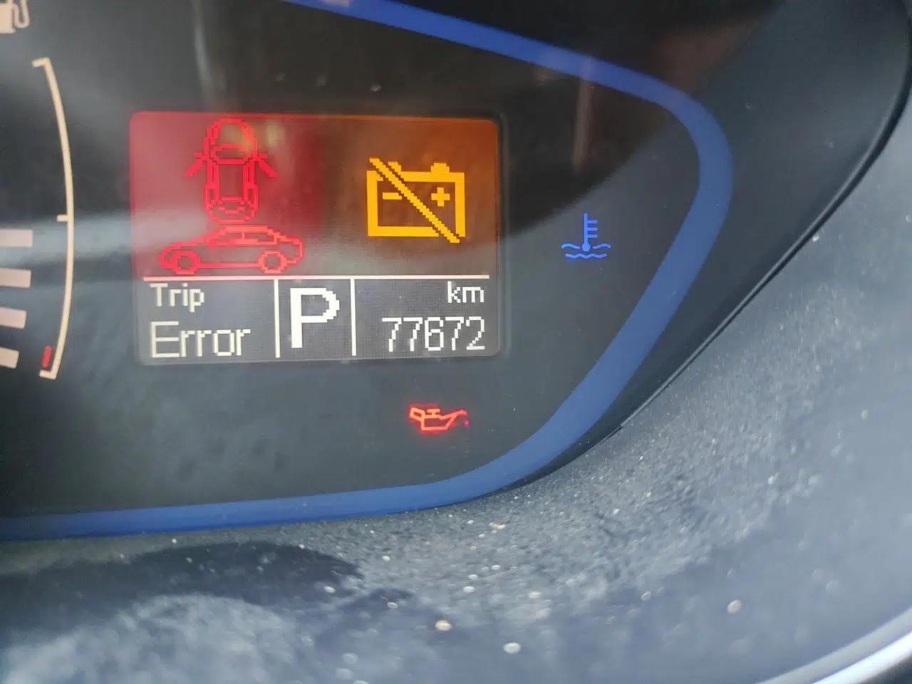 Roewe e550 2016 Deluxe Edition — миниатюра 12