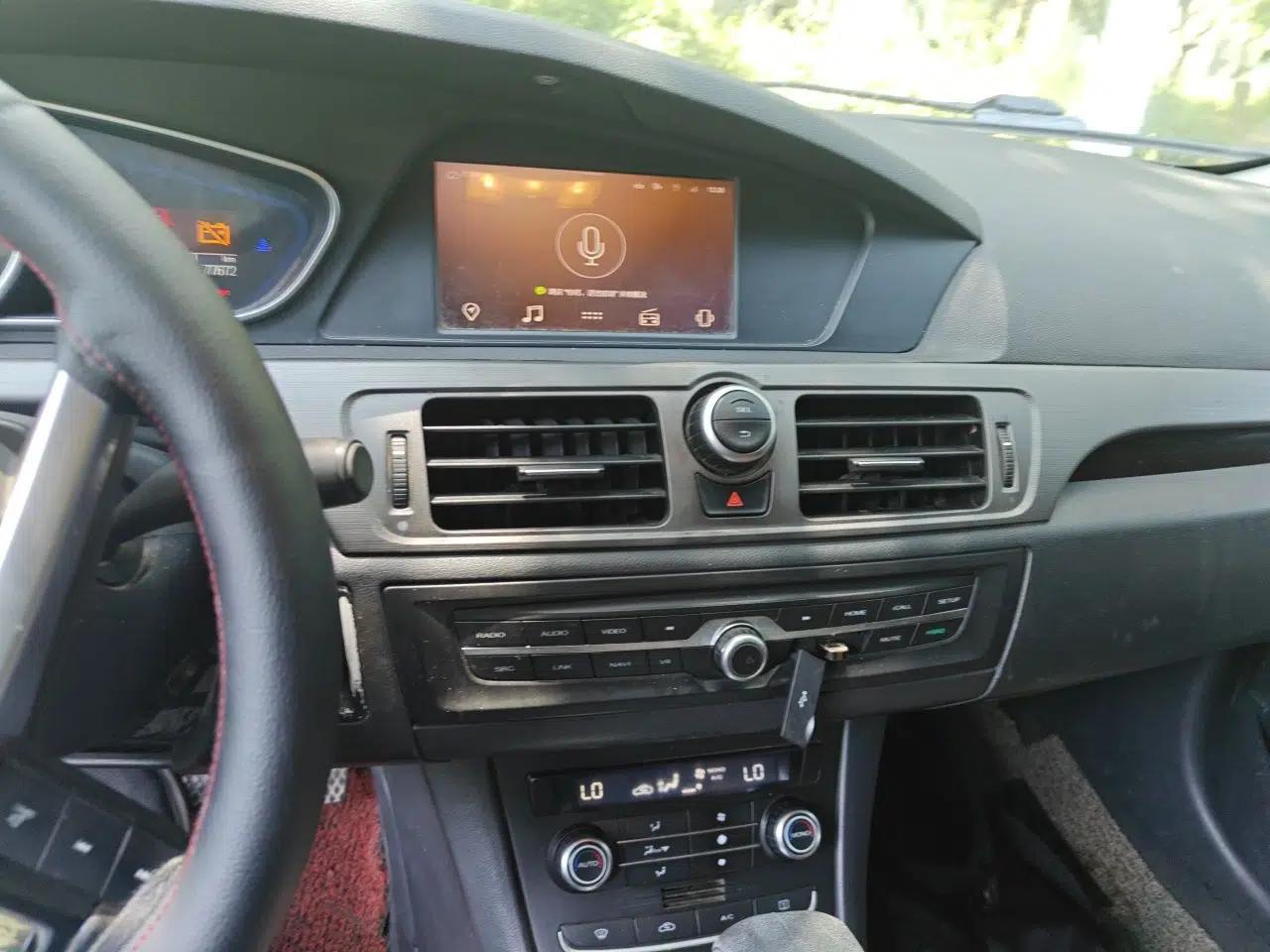 Roewe e550 2016 Deluxe Edition — миниатюра 13