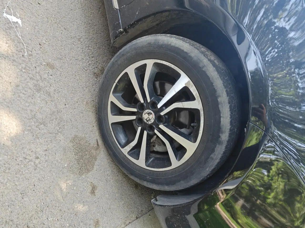 Roewe e550 2016 Deluxe Edition — миниатюра 8
