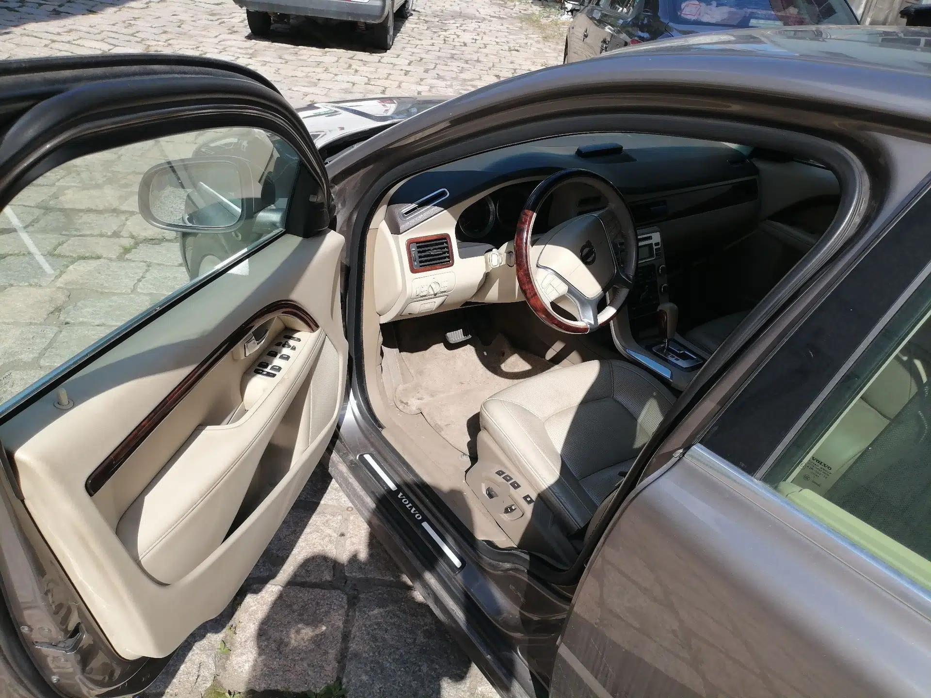 Volvo S80L 2011 2.0T ZhiZun Edition — миниатюра 16