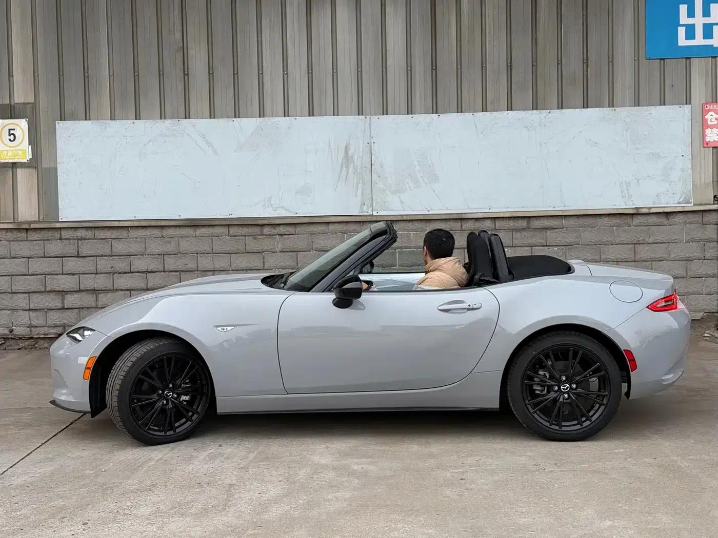 Mazda MX-5 2025 2.0L Manual — миниатюра 3