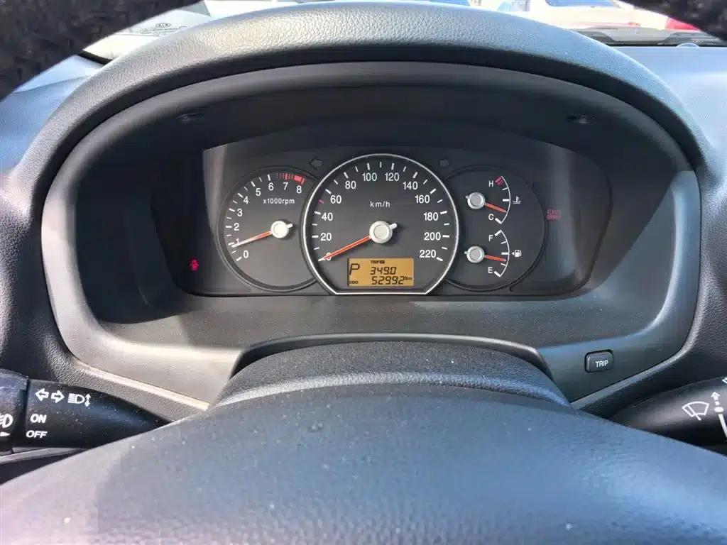 Carens 2011 2.0L 7-seater Automatic Standard Edition — миниатюра 11