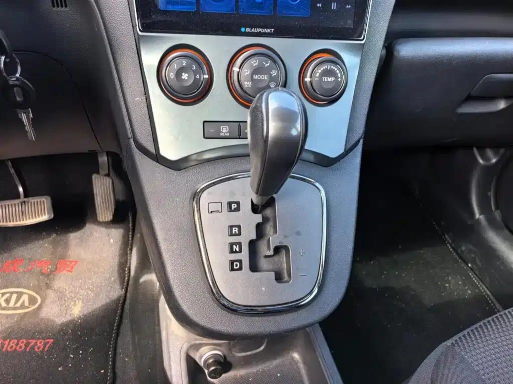 Carens 2011 2.0L 7-seater Automatic Standard Edition — миниатюра 13