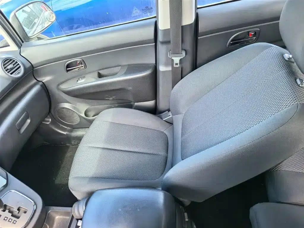 Carens 2011 2.0L 7-seater Automatic Standard Edition — миниатюра 10