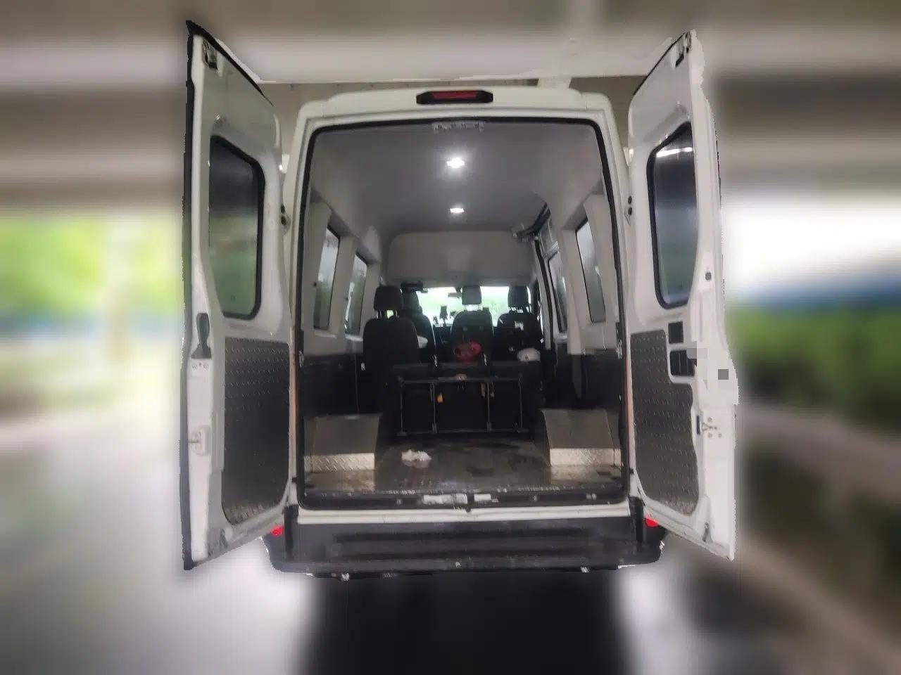 Iveco Eurocargo 2020 2.3T Manual Super Rui Long Wheelbase Short Overhang High Roof High Performance F1A — миниатюра 19