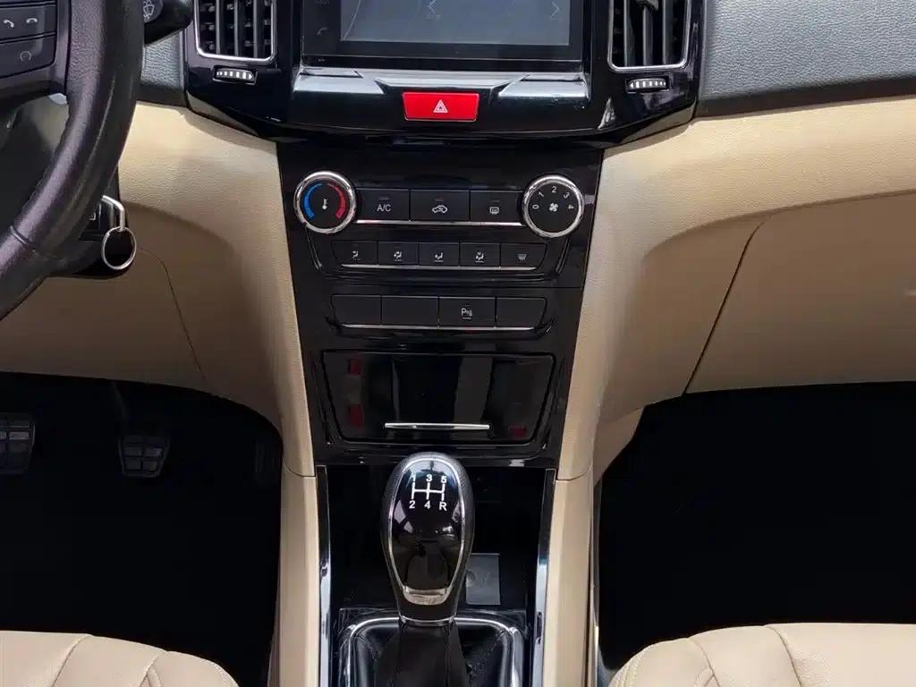 Chery E3 2015 1.5L Manual Smart Edition — миниатюра 11