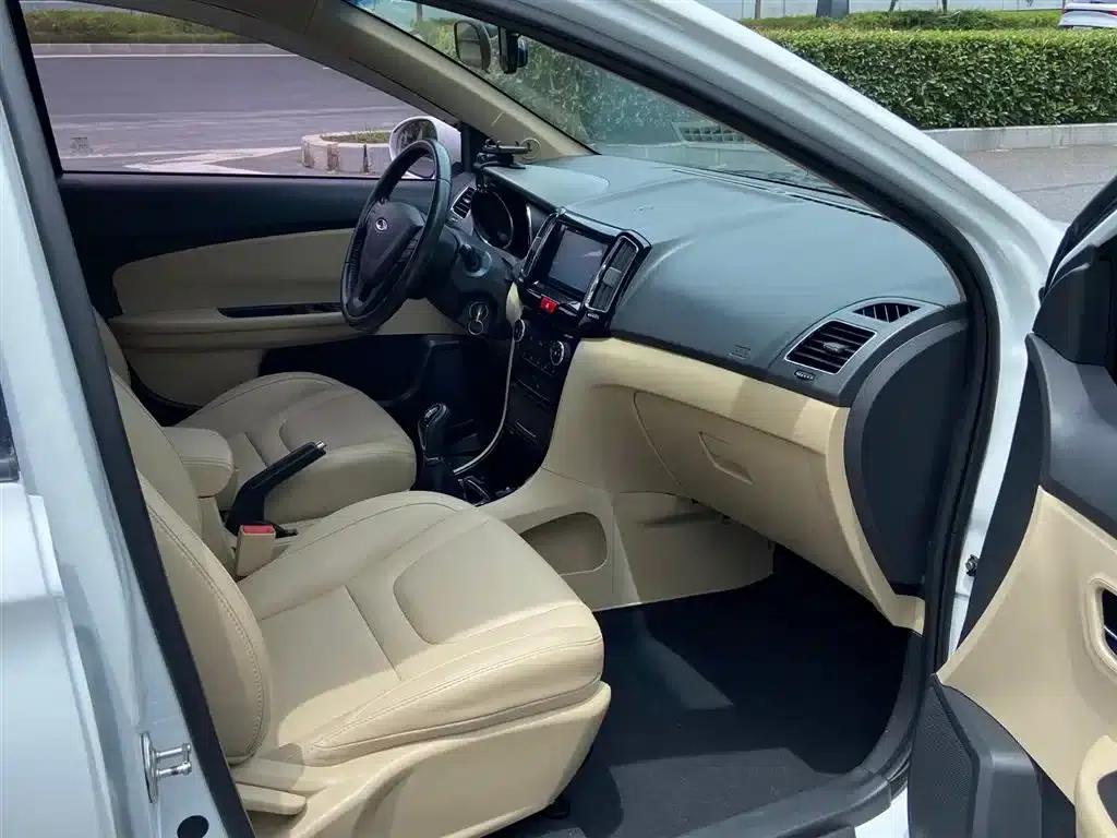 Chery E3 2015 1.5L Manual Smart Edition — миниатюра 6