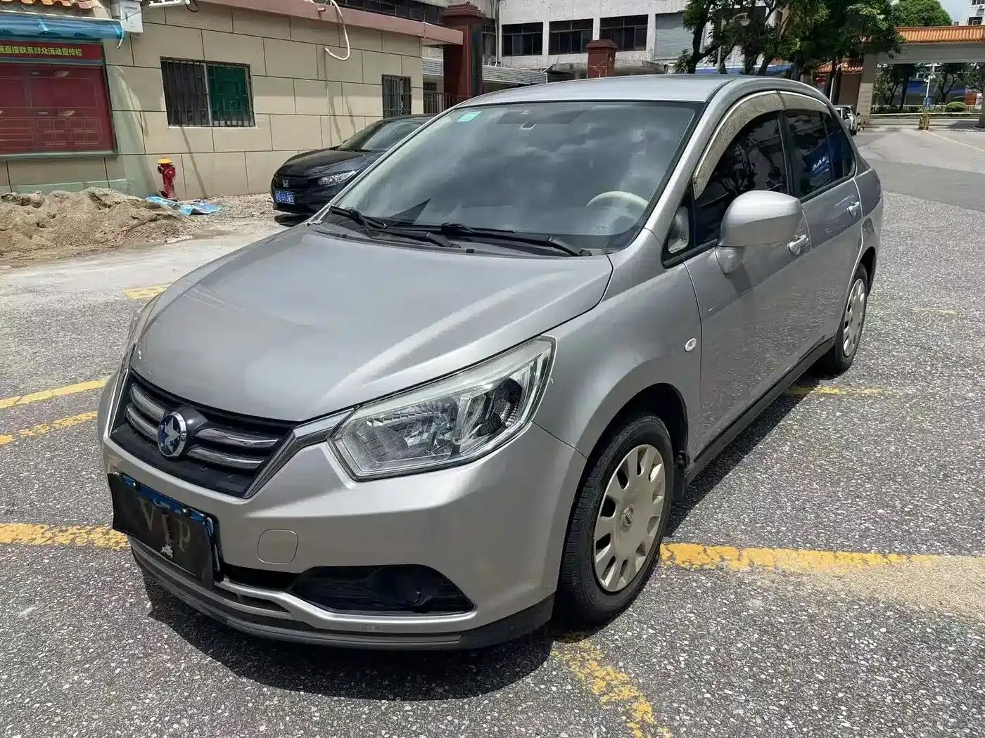 Venucia D50 2015 1.6L Manual Fashion Edition — миниатюра 1