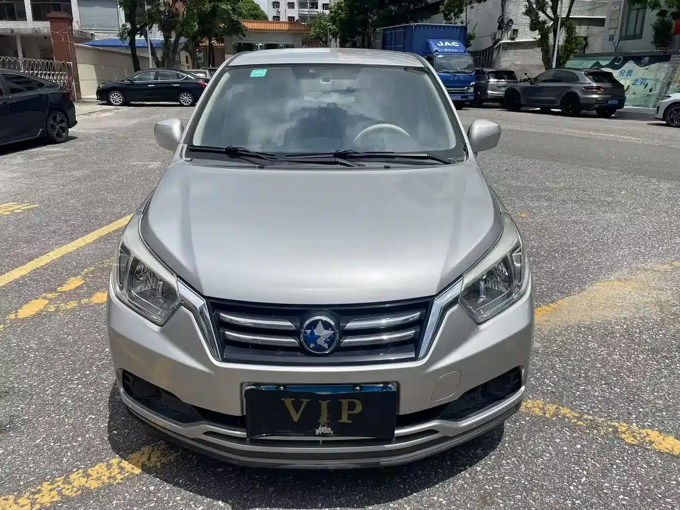 Venucia D50 2015 1.6L Manual Fashion Edition — миниатюра 2