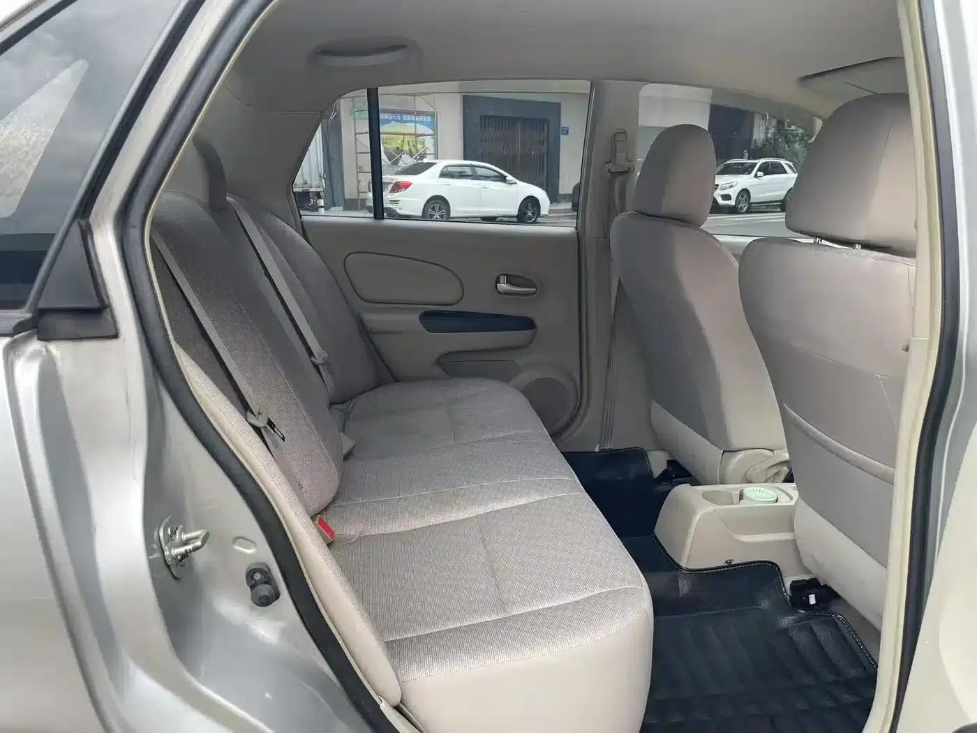 Venucia D50 2015 1.6L Manual Fashion Edition — миниатюра 11