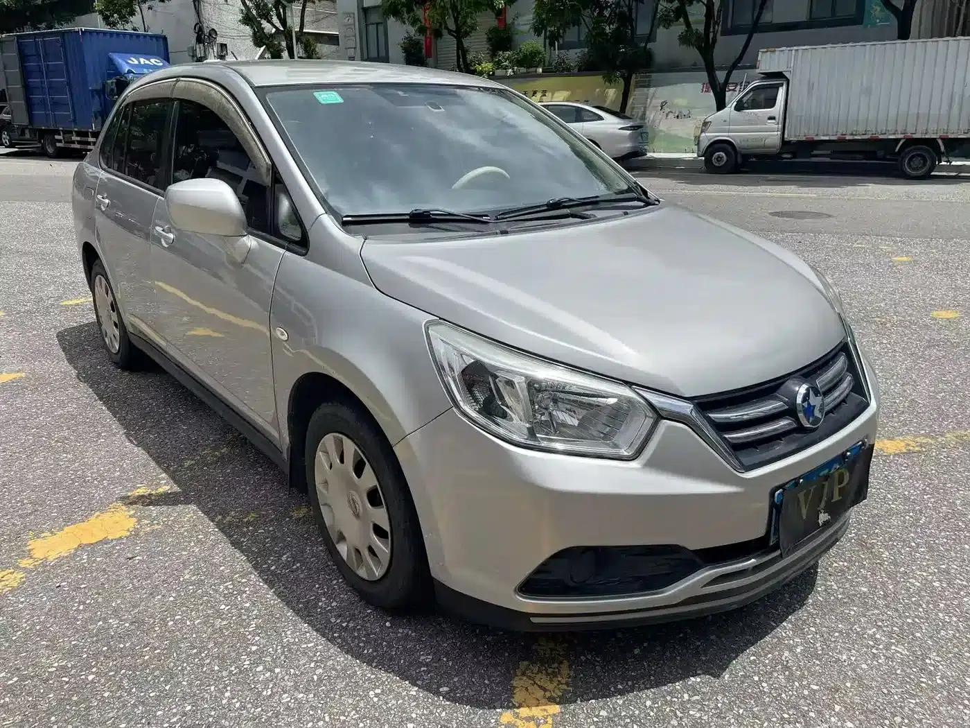 Venucia D50 2015 1.6L Manual Fashion Edition — миниатюра 3