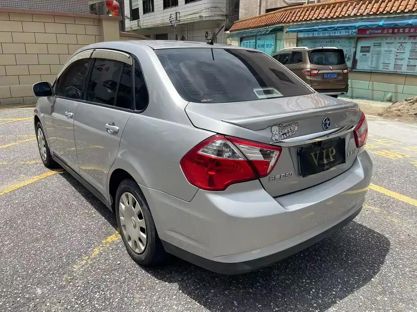 Venucia D50 2015 1.6L Manual Fashion Edition — миниатюра 7