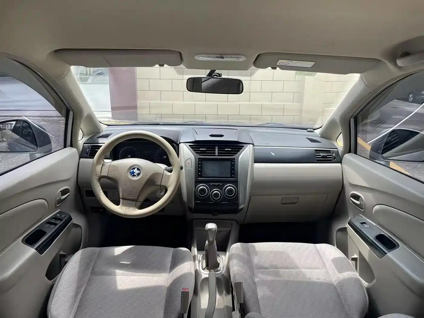 Venucia D50 2015 1.6L Manual Fashion Edition — миниатюра 10