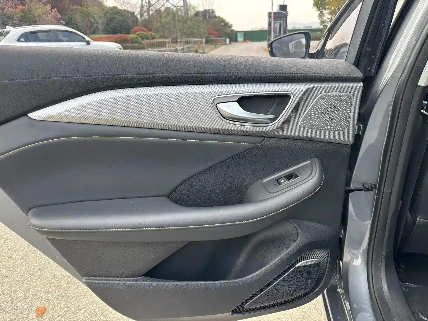 Roewe i6 MAX 2020 300TGI Automatic Cool and Intelligent Driving Edition — миниатюра 13