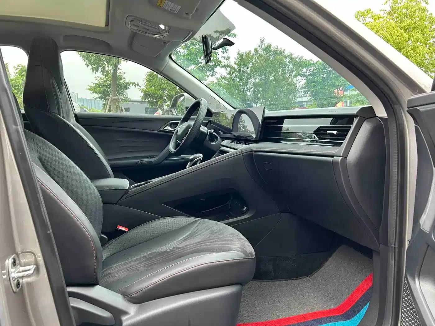 Roewe D5X DMH 2024 135 Flagship Edition — миниатюра 4