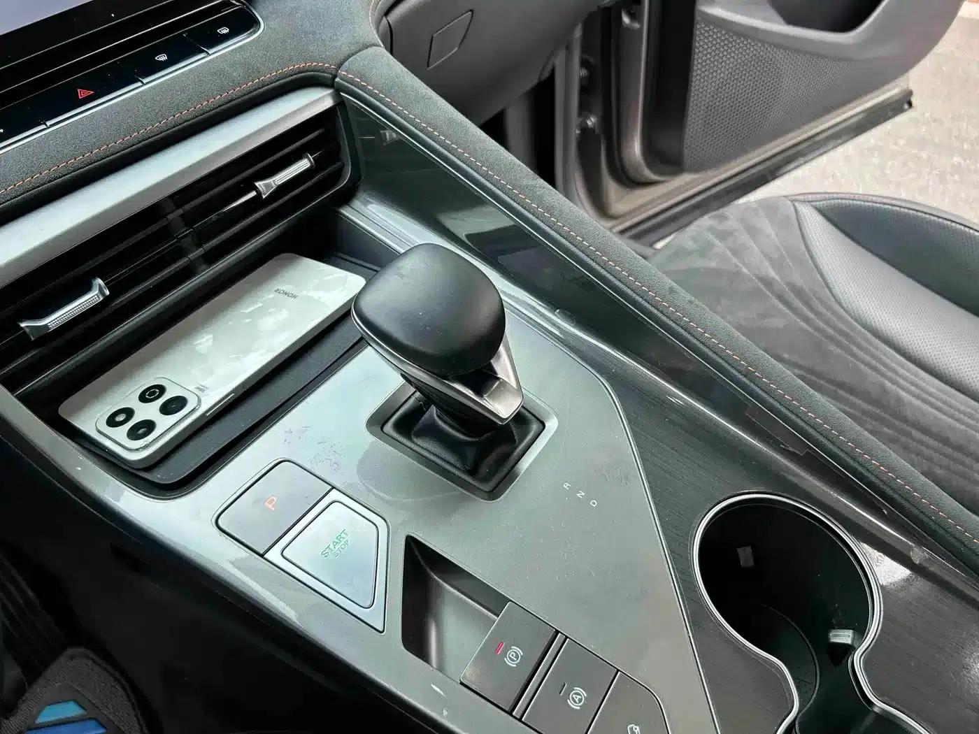 Roewe D5X DMH 2024 135 Flagship Edition — миниатюра 9