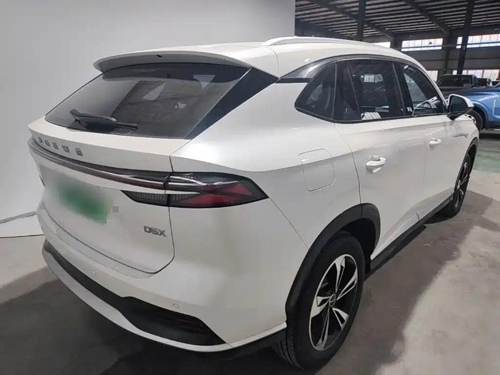 Roewe D5X DMH 2024 Model 135 Luxury Edition — миниатюра 7