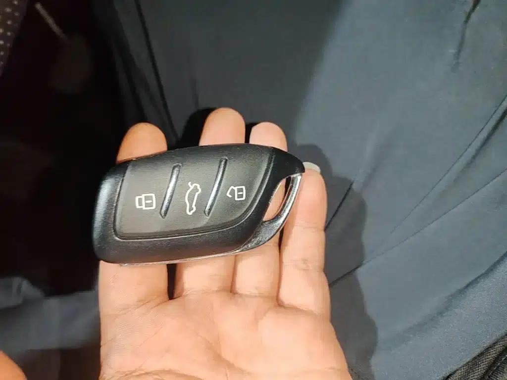 Roewe D5X DMH 2024 Model 135 Luxury Edition — миниатюра 9