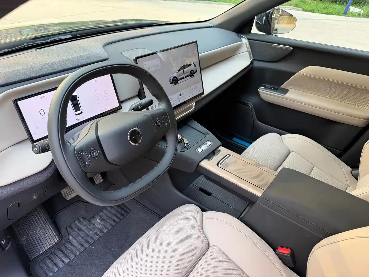 2026 Volvo XC70 Plug-in Hybrid, All-Wheel Drive, Long Range Core — миниатюра 13