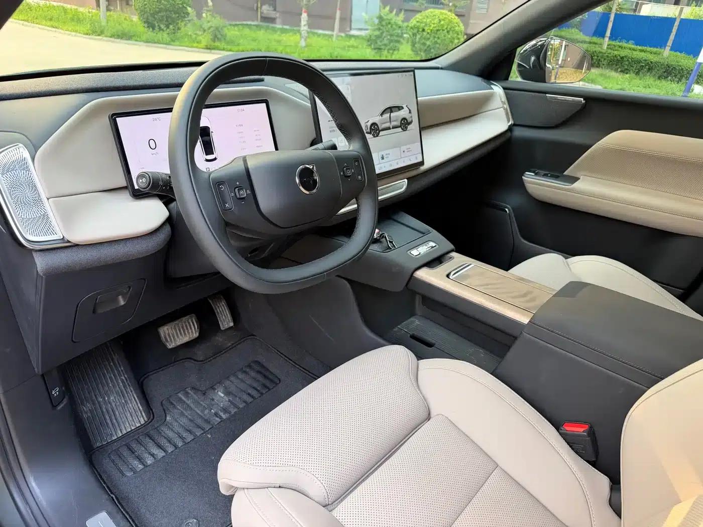 2026 Volvo XC70 Plug-in Hybrid, All-Wheel Drive, Long Range Core — миниатюра 4