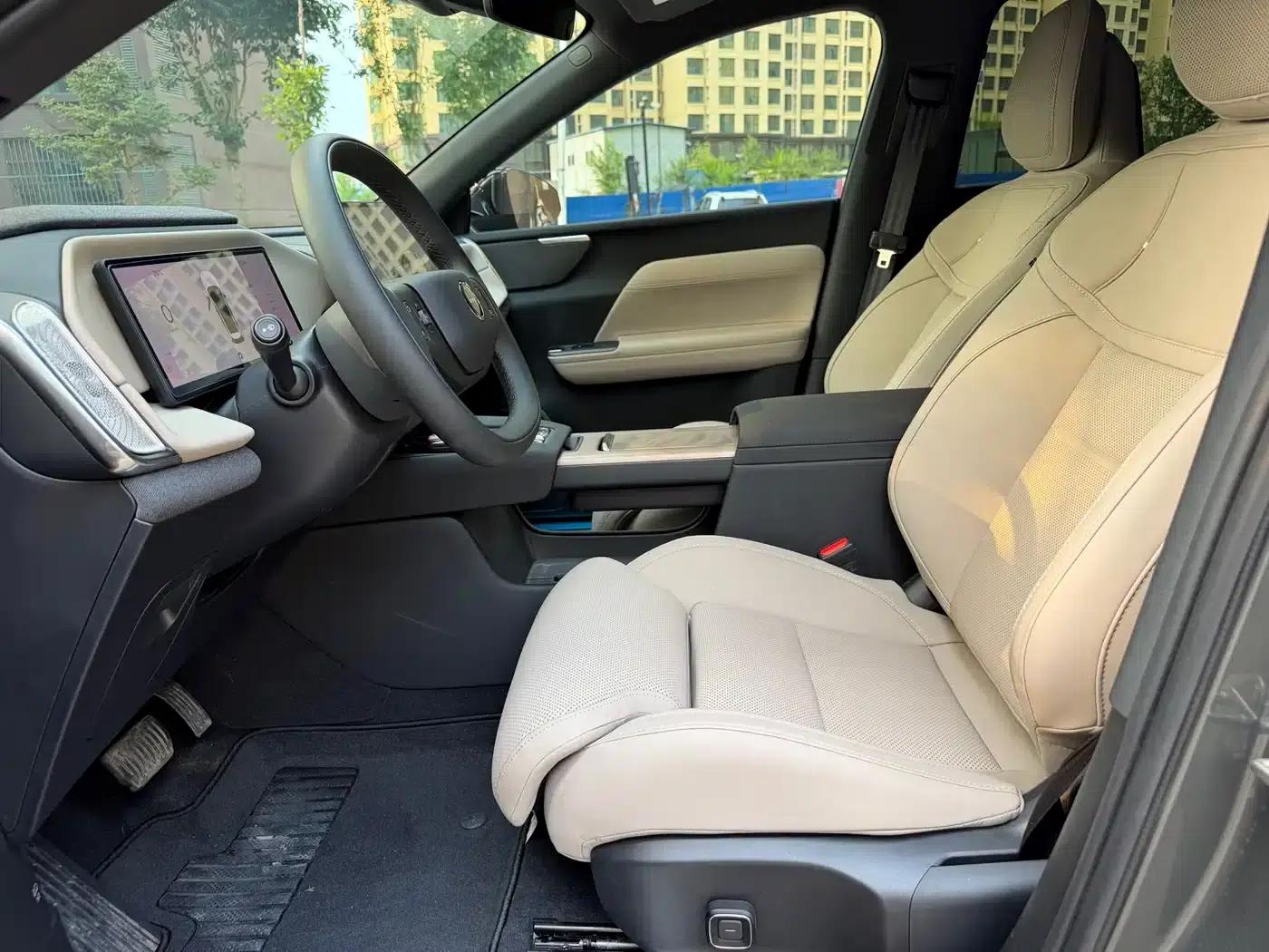 2026 Volvo XC70 Plug-in Hybrid, All-Wheel Drive, Long Range Core — миниатюра 5