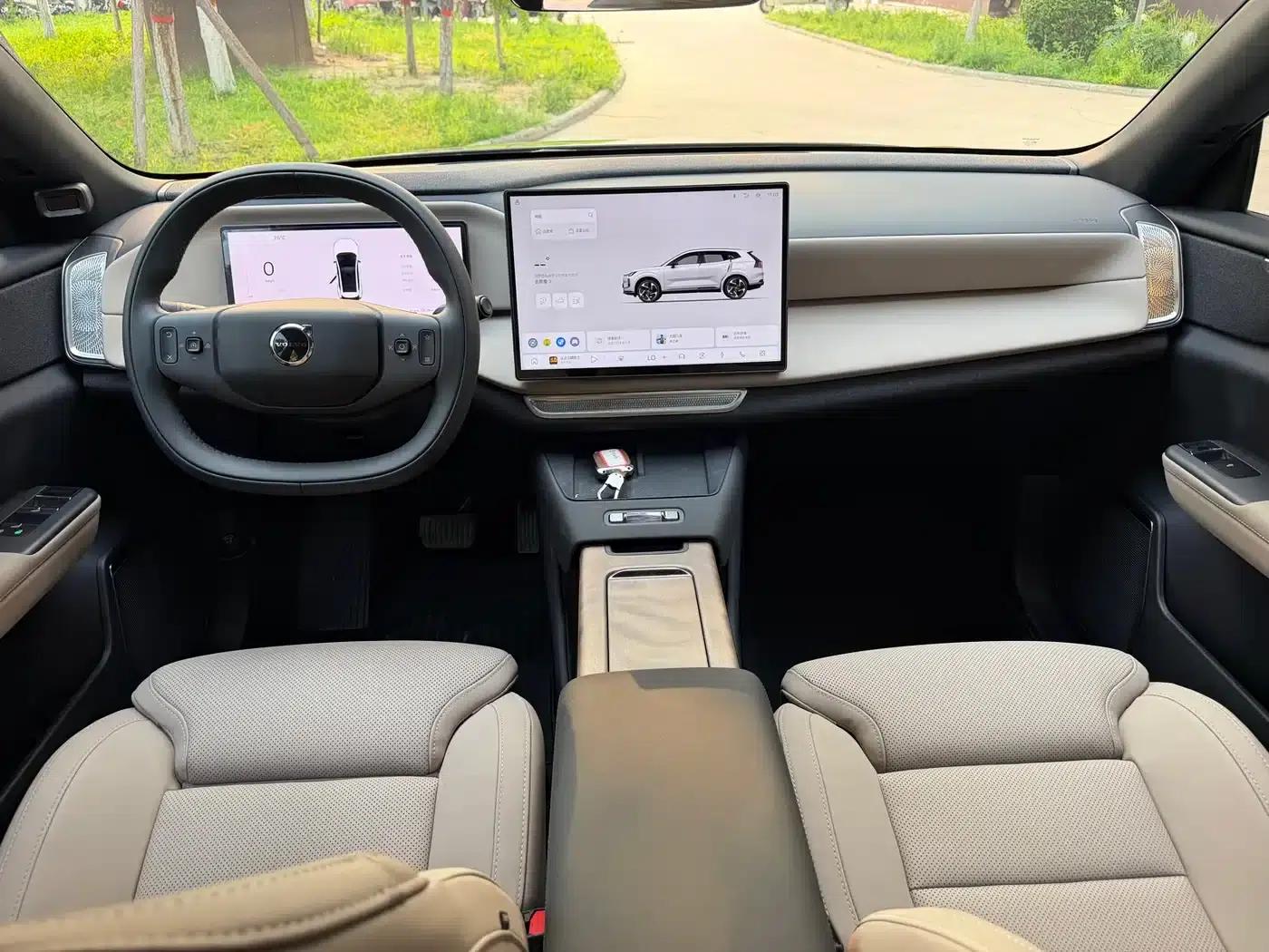 2026 Volvo XC70 Plug-in Hybrid, All-Wheel Drive, Long Range Core — миниатюра 7