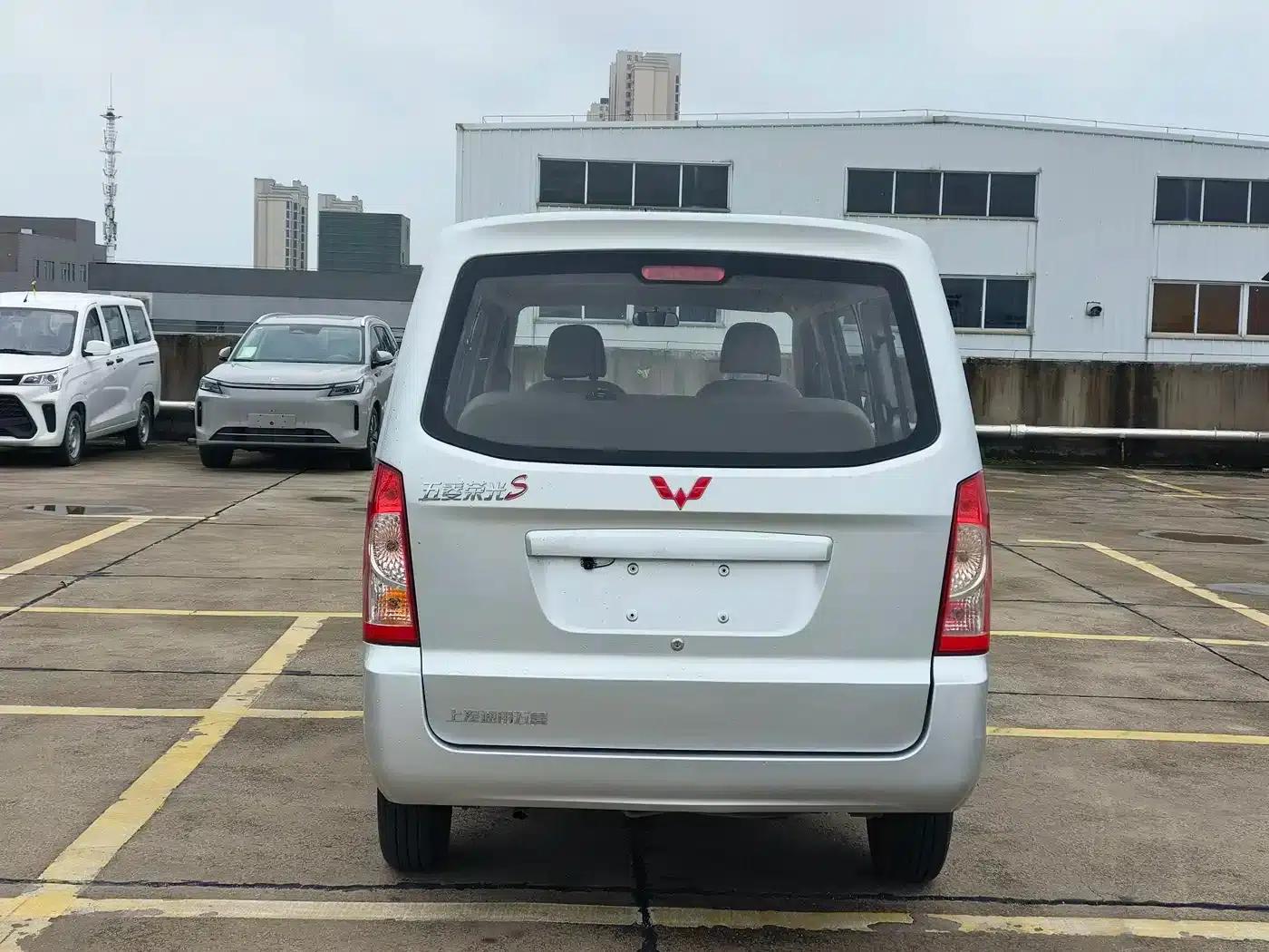 Wuling Rongguang S 2022 1.2L Standard Air-Conditioned 5-Seater LSI — миниатюра 5