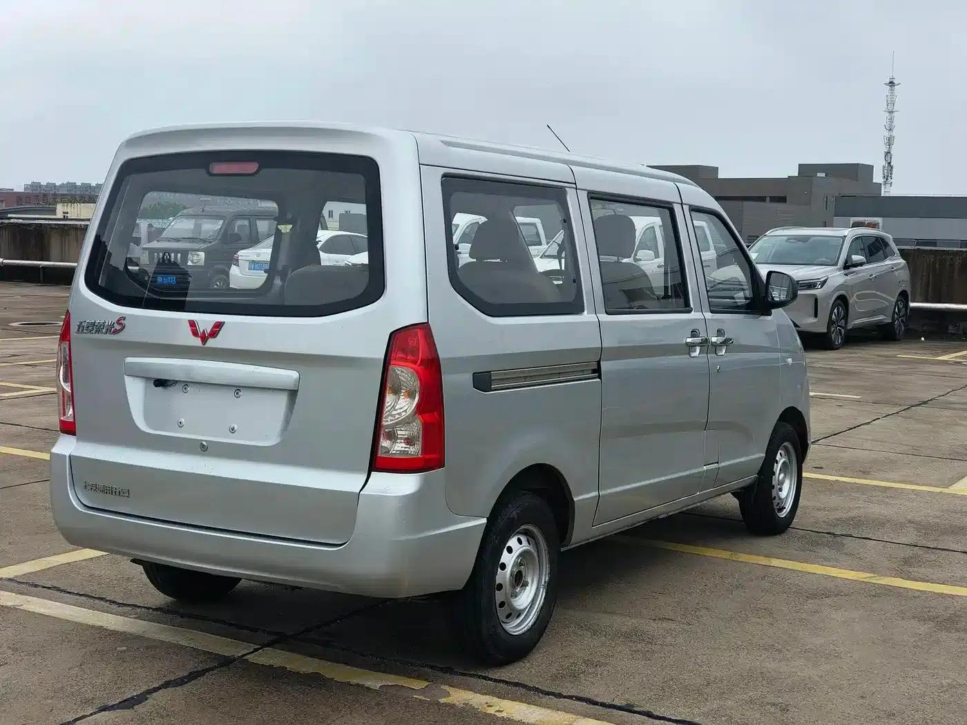 Wuling Rongguang S 2022 1.2L Standard Air-Conditioned 5-Seater LSI — миниатюра 7
