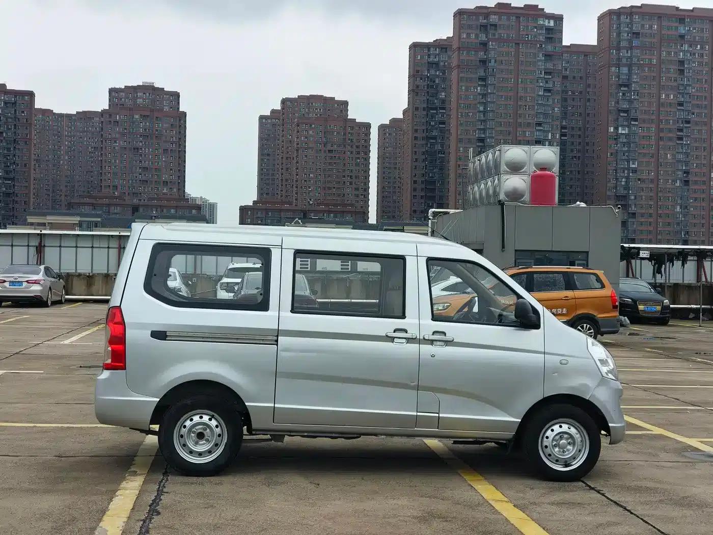 Wuling Rongguang S 2022 1.2L Standard Air-Conditioned 5-Seater LSI — миниатюра 8
