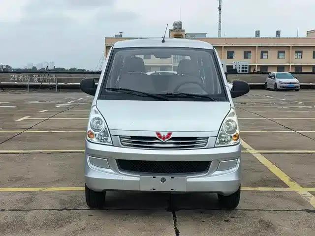 Wuling Rongguang S 2022 1.2L Standard Air-Conditioned 5-Seater LSI