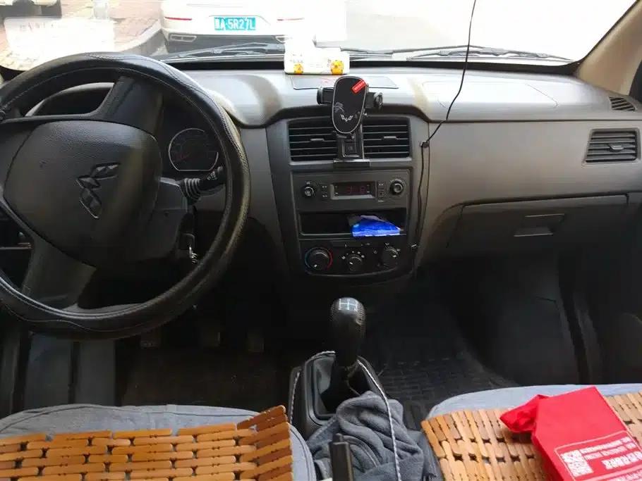 Wuling Rongguang S 2023 1.5L Basic Model 5/7 Seats — миниатюра 12