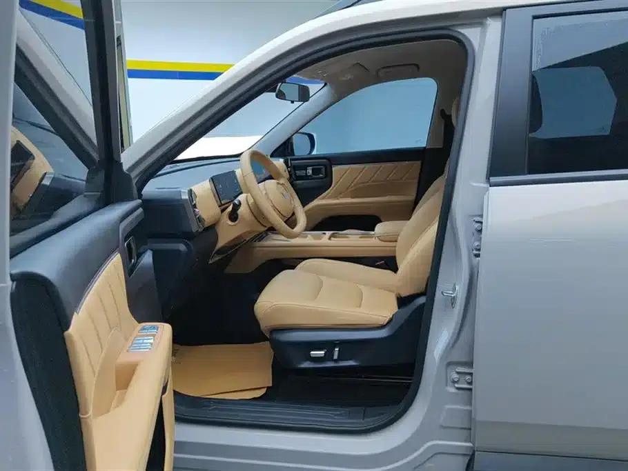 Starlight 560 New Energy 2026 Plug-in Hybrid 125km/h Luxury Model — миниатюра 9
